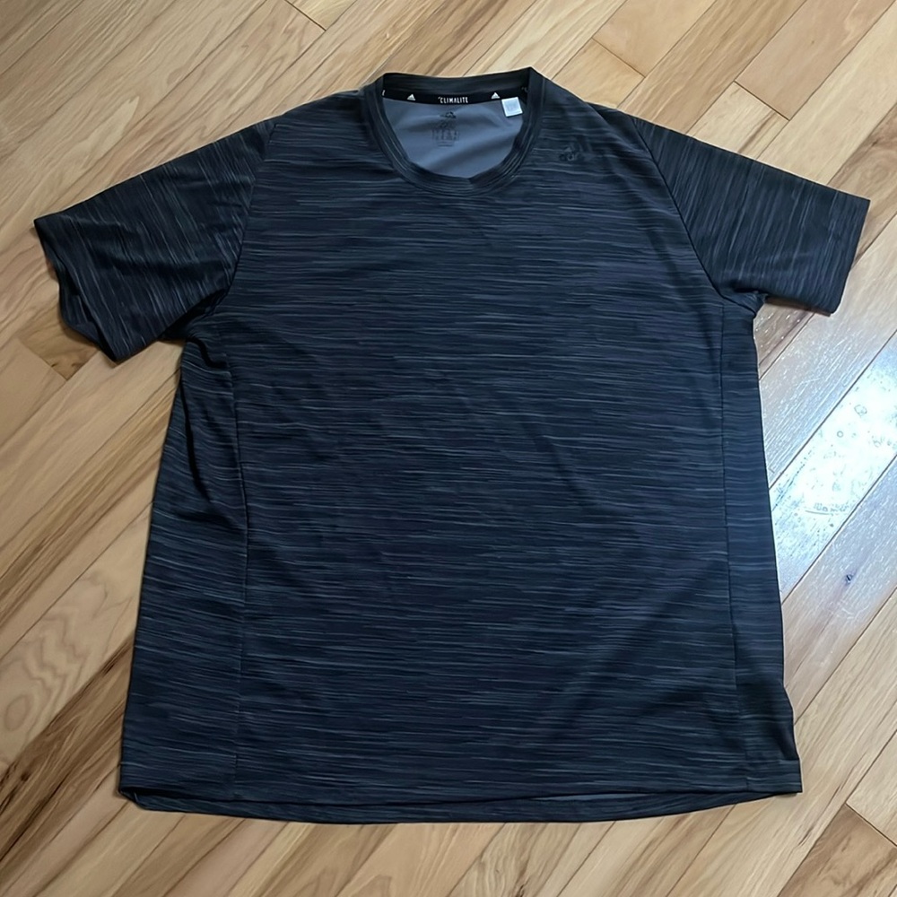 Men’s adidas’s 2XL shirt